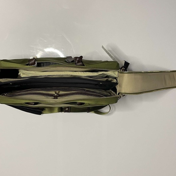 La Mansio olive green shoulder bag/backpack/versatile NWT - Picture 7 of 16